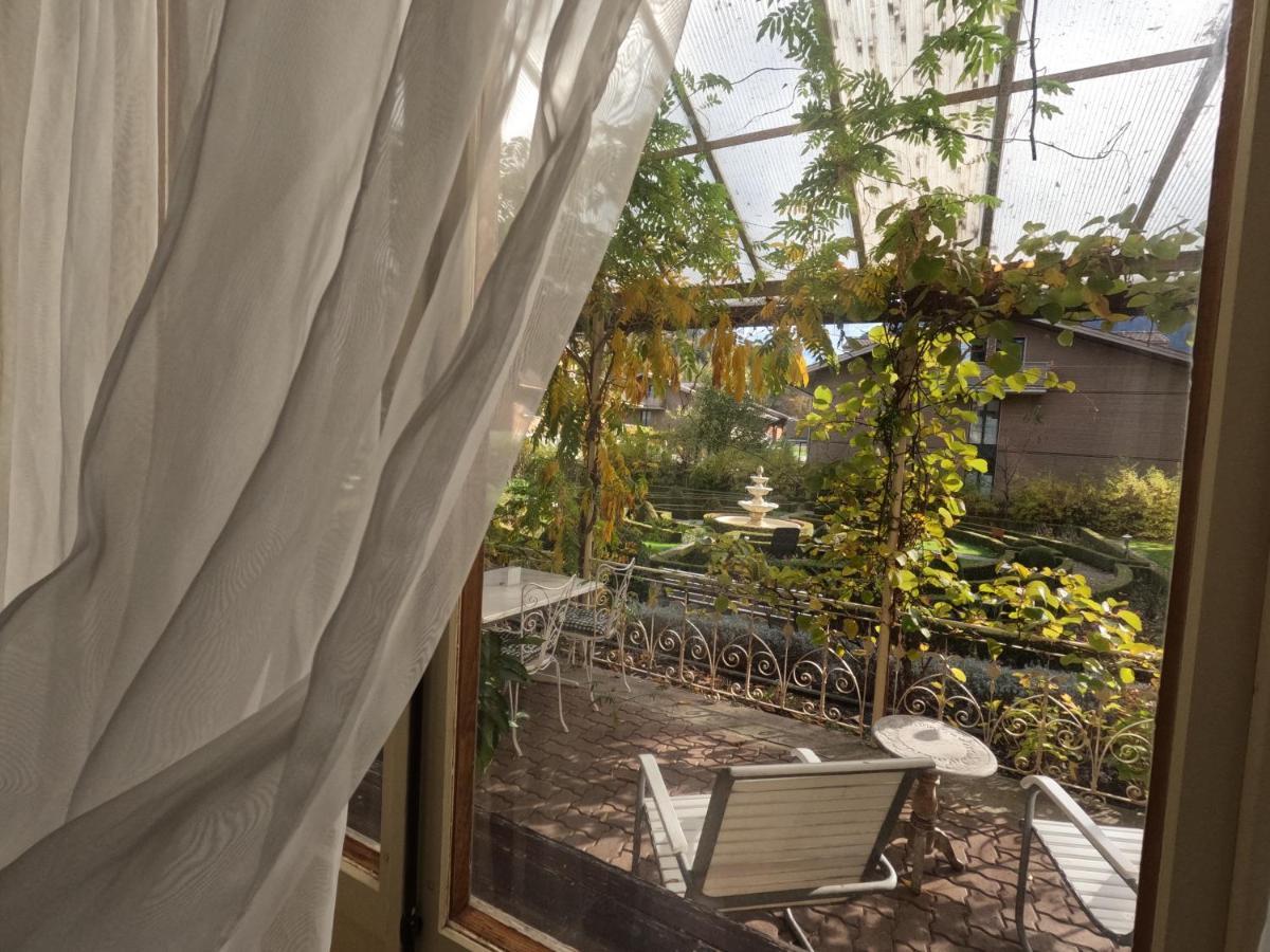 Alpenrose Hotel And Gardens