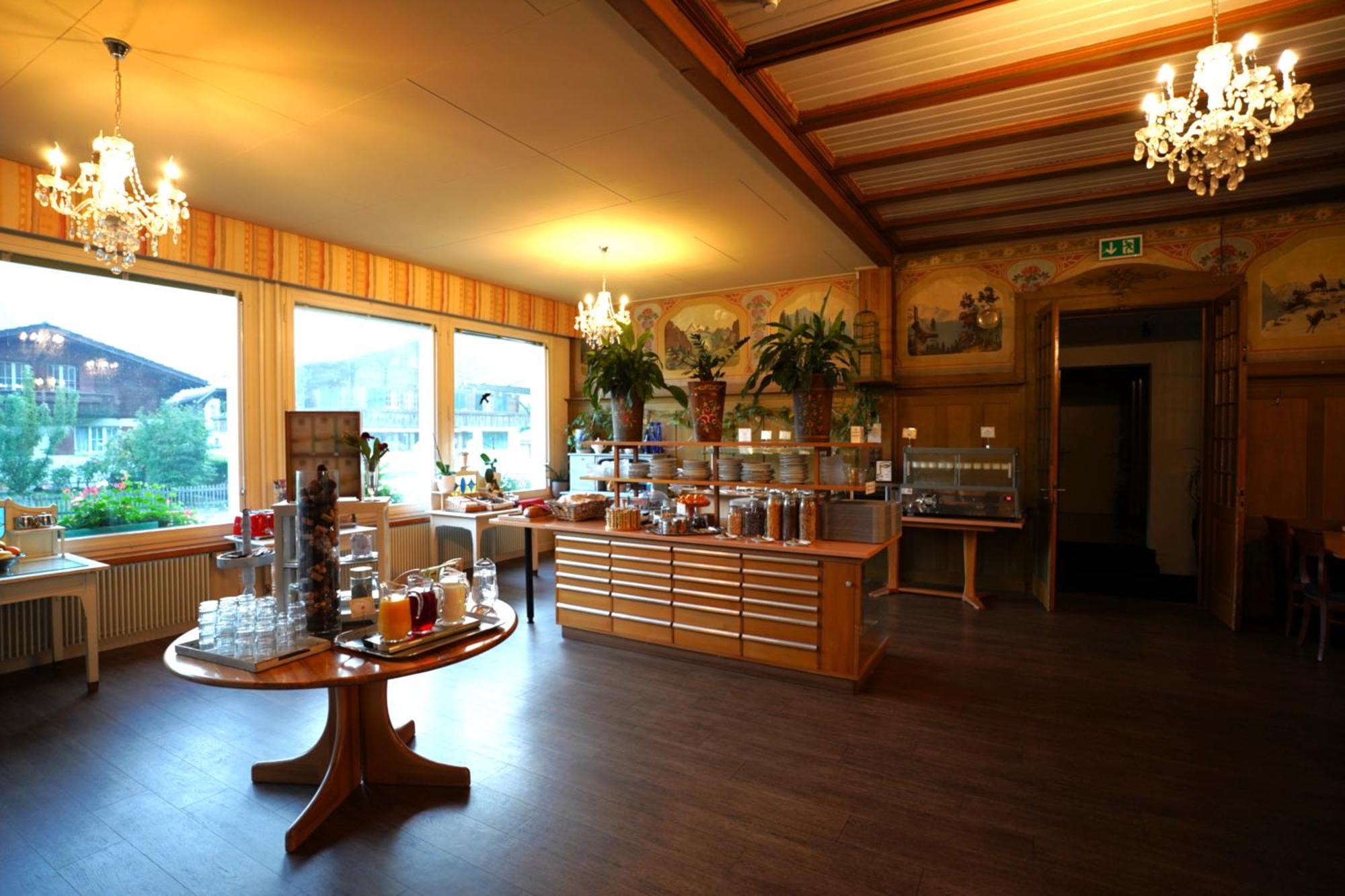 Alpenrose Hotel And Gardens